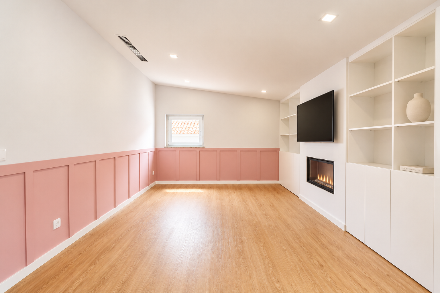 Living room with a fireplace and pink panelling in Queijas