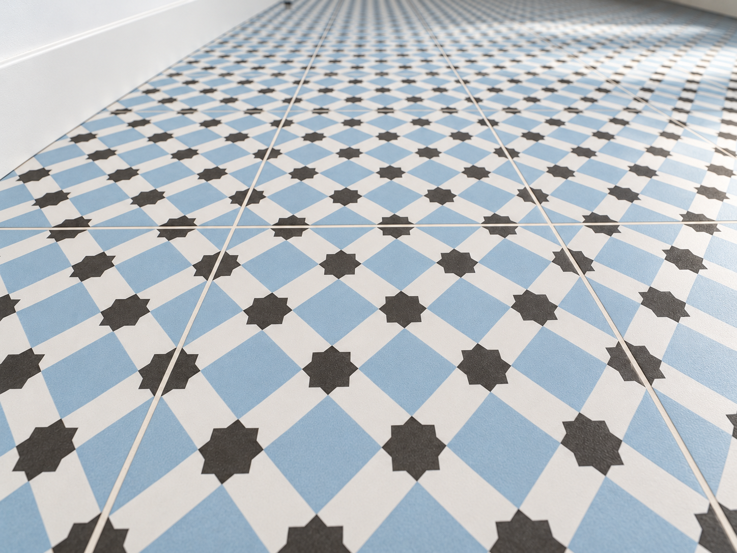 Geometric bathroom floor detail in Queijas