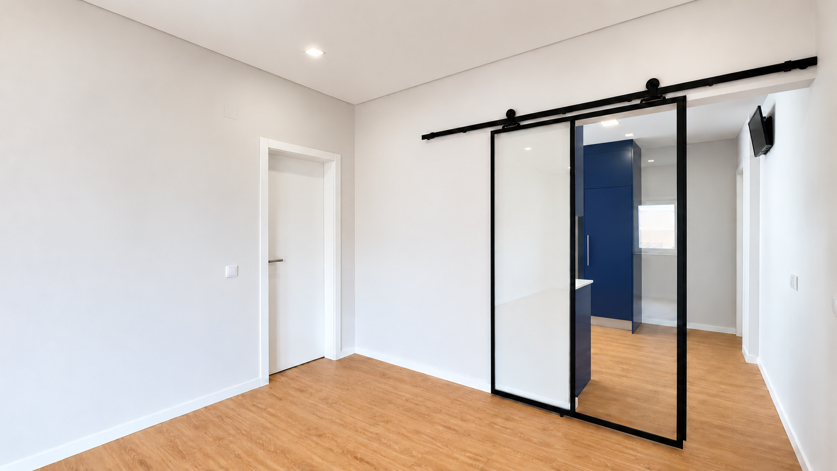 Sliding glass door leading to the blue kitchen, wide view in Queijas